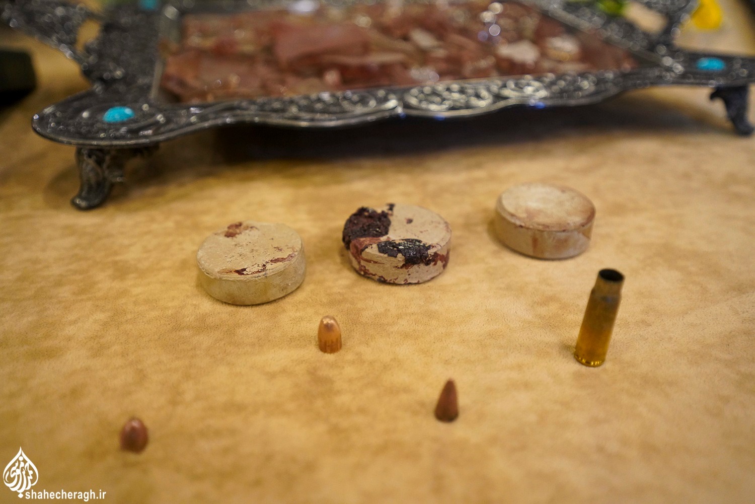 ویترین آثار به جا مانده از حمله تروریستی به حرم مطهر حضرت احمدبن موسی(ع) در موزه آستان مقدس pic2009041 4 1 11zon - ویترین آثار به جا مانده از حمله تروریستی به حرم مطهر حضرت احمدبن موسی(ع) در موزه آستان مقدس