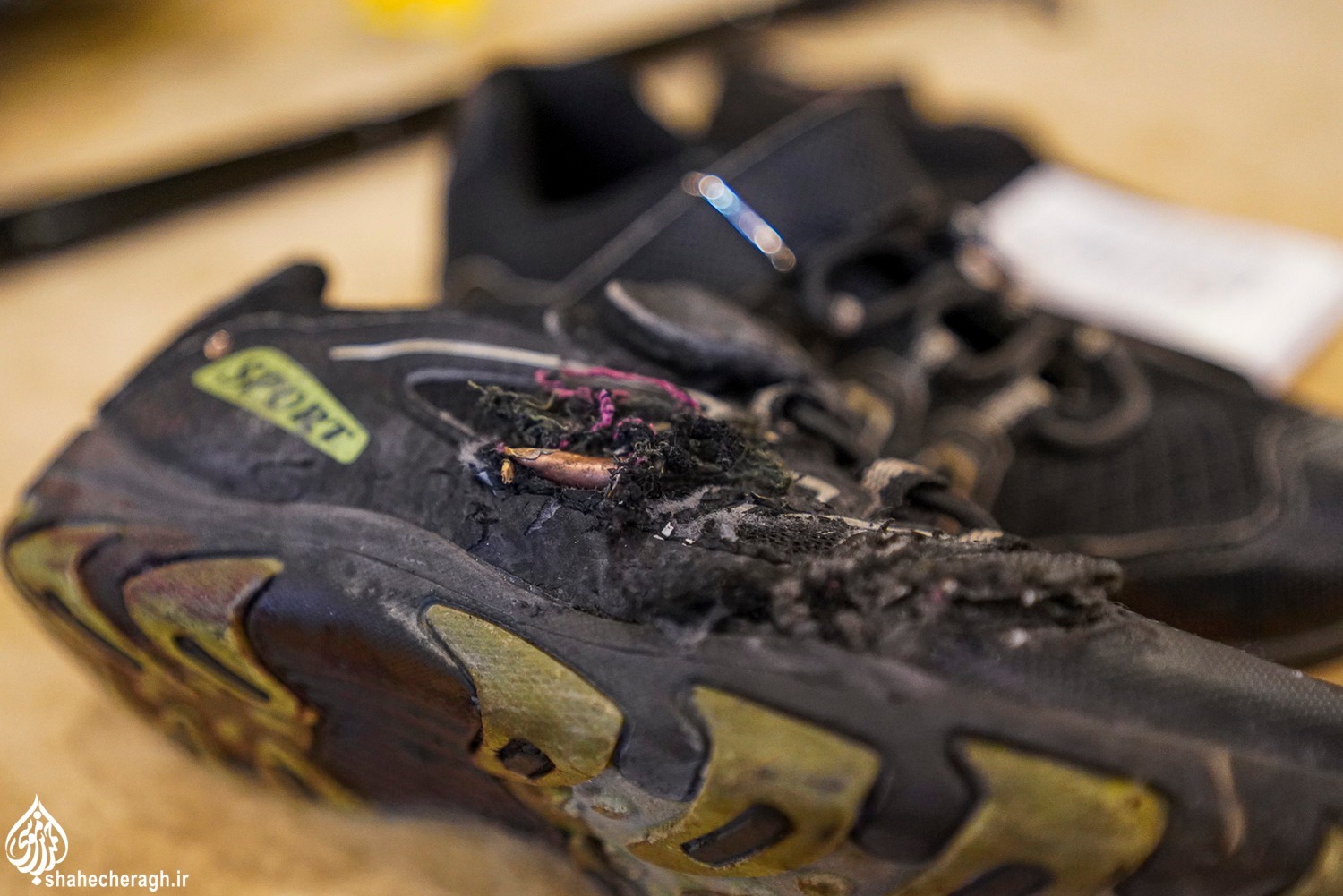 ویترین آثار به جا مانده از حمله تروریستی به حرم مطهر حضرت احمدبن موسی(ع) در موزه آستان مقدس pic2009062 2 4 11zon - ویترین آثار به جا مانده از حمله تروریستی به حرم مطهر حضرت احمدبن موسی(ع) در موزه آستان مقدس