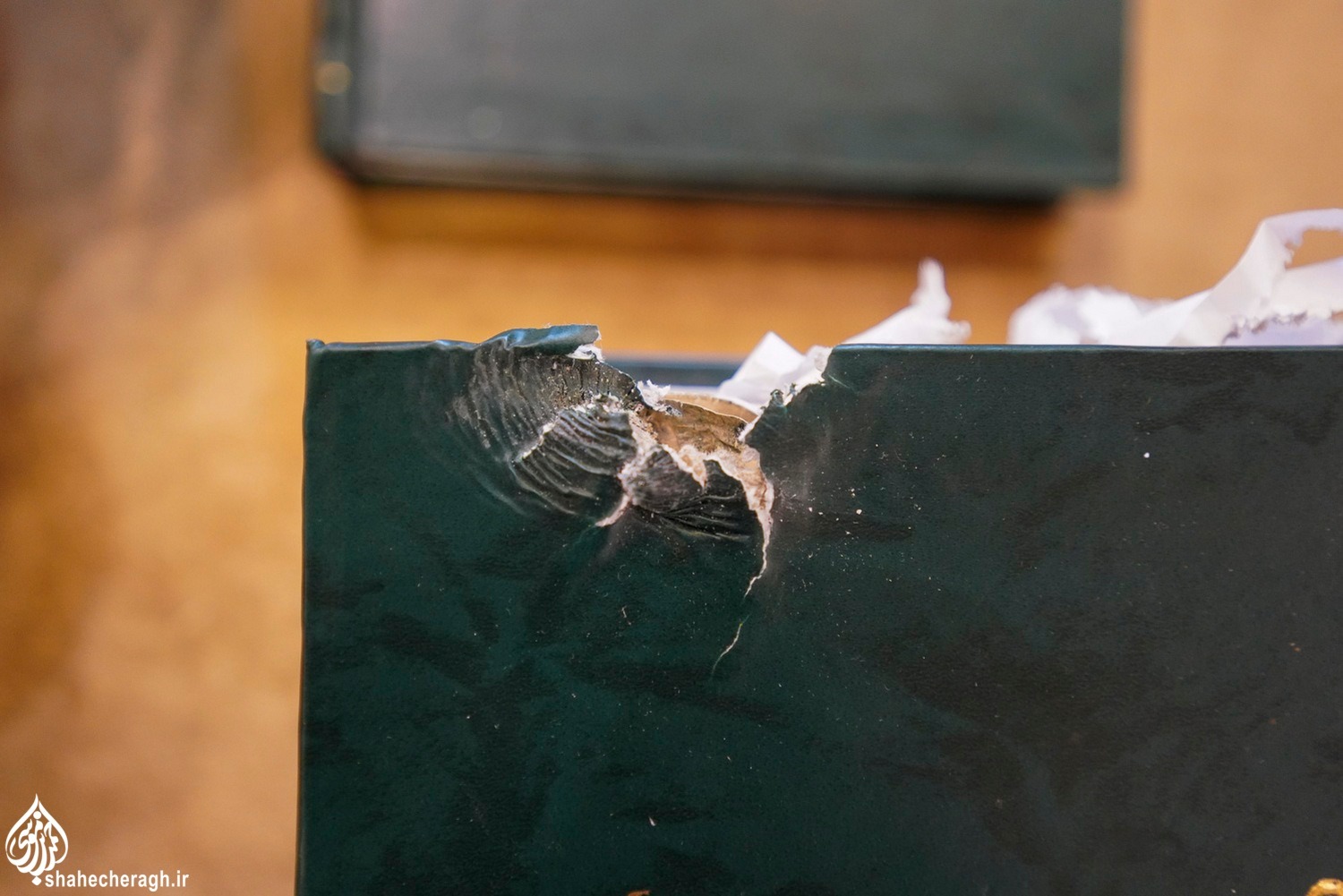 ویترین آثار به جا مانده از حمله تروریستی به حرم مطهر حضرت احمدبن موسی(ع) در موزه آستان مقدس pic2009083 2 2 11zon - ویترین آثار به جا مانده از حمله تروریستی به حرم مطهر حضرت احمدبن موسی(ع) در موزه آستان مقدس