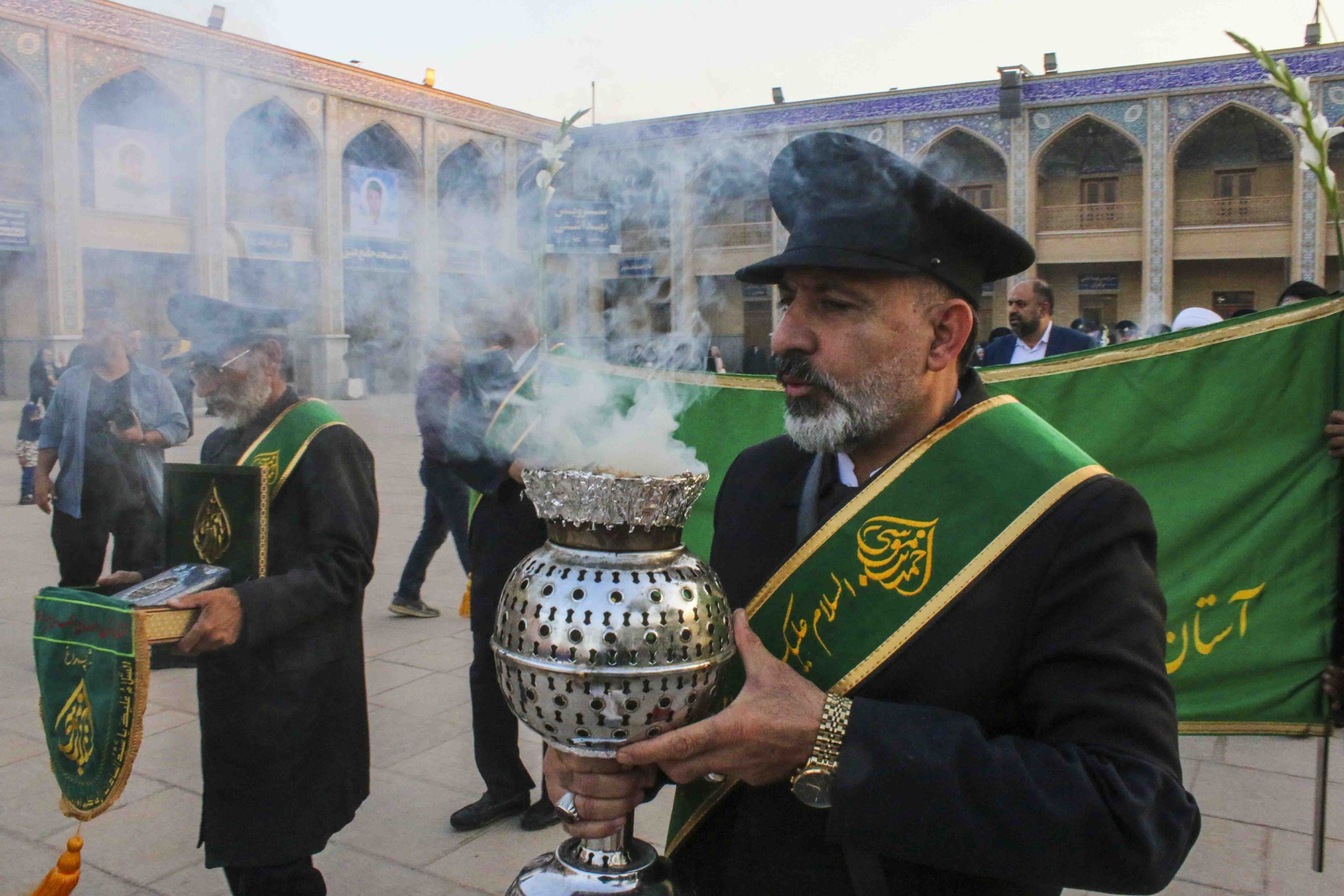 shohada 17 1 scaled - مراسم گلباران قبور مطهر شهدای آستان مقدس حضرت احمدبن موسی‌الکاظم(ع)