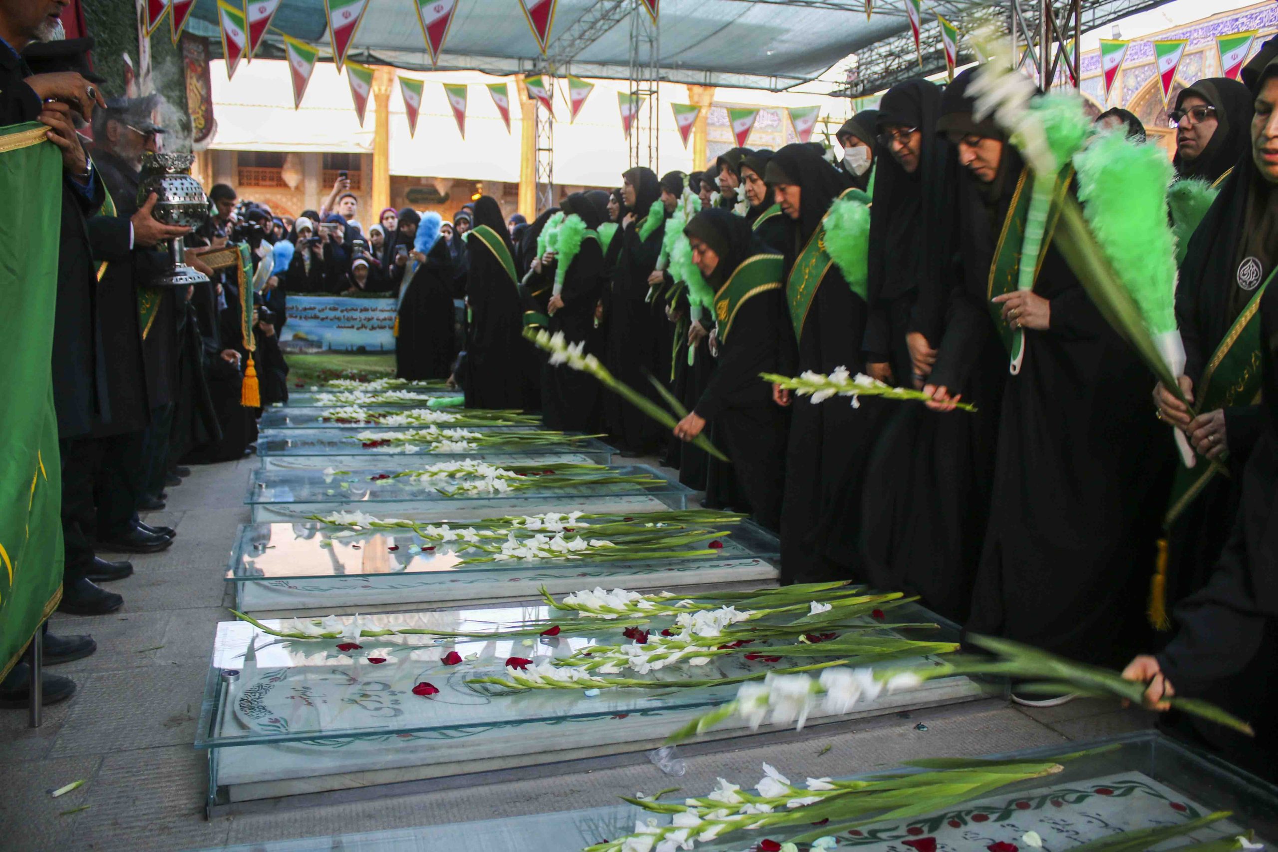 shohada 29 1 scaled - مراسم گلباران قبور مطهر شهدای آستان مقدس حضرت احمدبن موسی‌الکاظم(ع)