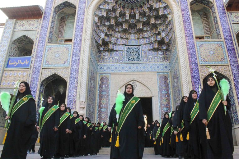 مراسم گلباران قبور مطهر شهدای آستان مقدس حضرت احمدبن موسی‌الکاظم(ع)