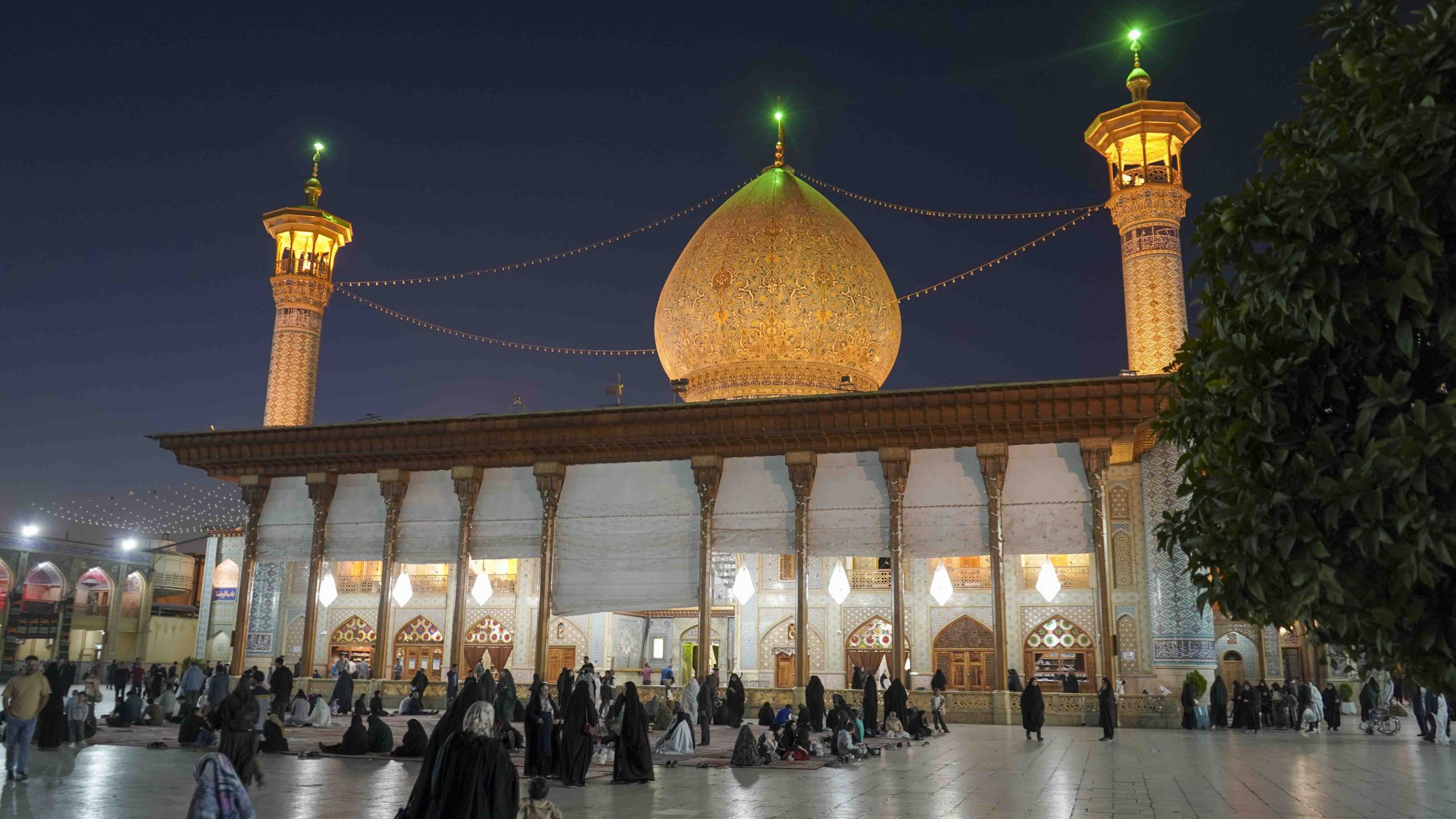 حالوهوای معنوی حرم مطهر حضرت شاهچراغ علیهالسلام در ۲۲ آبان ۱۴۰۴ شاهچراغ 2 scaled - حالوهوای معنوی حرم مطهر حضرت شاهچراغ علیهالسلام در ۲۲ آبان ۱۴۰۴