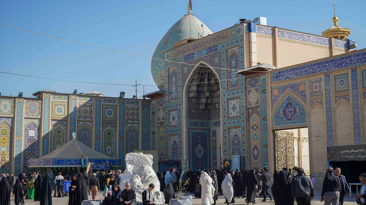 photo 2025 11 24 10 24 23 - تصاویر / تشییع پیکر مطهر شهدای گمنام در شیراز سومین حرم اهل بیت علیهم السلام