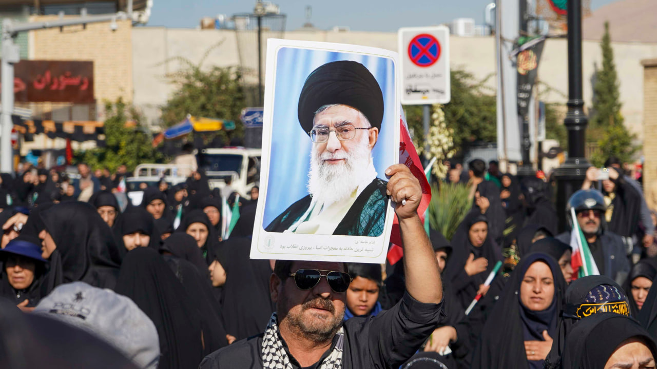 photo 2025 11 24 10 24 26 3 - تصاویر / تشییع پیکر مطهر شهدای گمنام در شیراز سومین حرم اهل بیت علیهم السلام