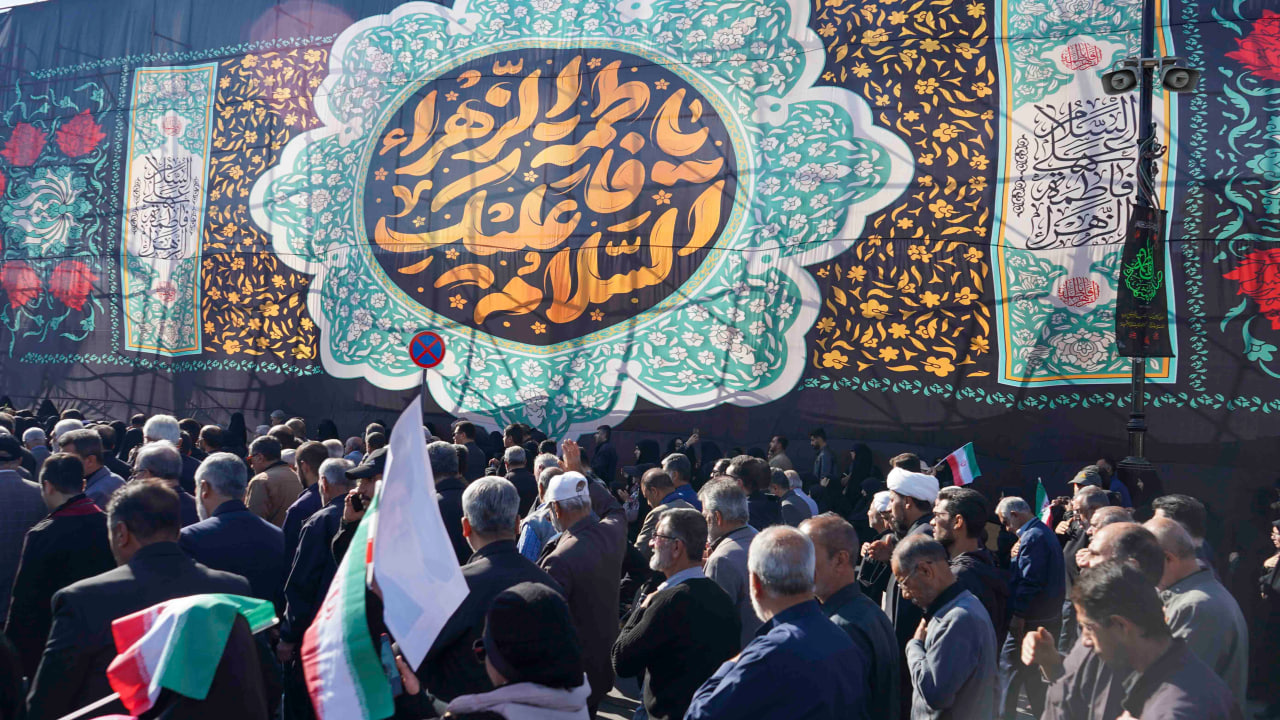 photo 2025 11 24 10 24 27 2 - تصاویر / تشییع پیکر مطهر شهدای گمنام در شیراز سومین حرم اهل بیت علیهم السلام