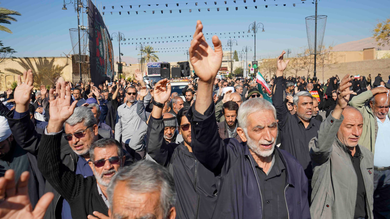 photo 2025 11 24 10 24 27 3 - تصاویر / تشییع پیکر مطهر شهدای گمنام در شیراز سومین حرم اهل بیت علیهم السلام