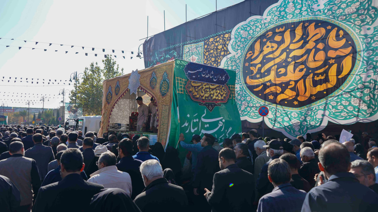 photo 2025 11 24 10 24 27 - تصاویر / تشییع پیکر مطهر شهدای گمنام در شیراز سومین حرم اهل بیت علیهم السلام