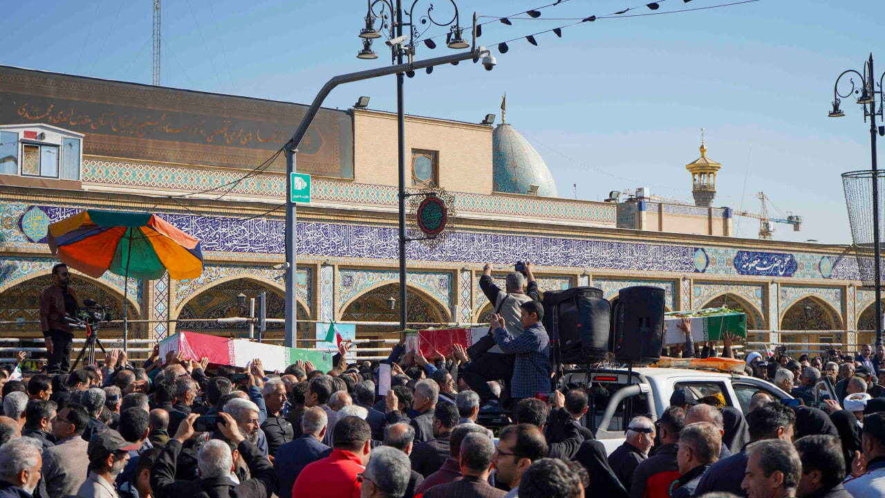 photo 2025 11 24 10 24 28 2 - تصاویر / تشییع پیکر مطهر شهدای گمنام در شیراز سومین حرم اهل بیت علیهم السلام