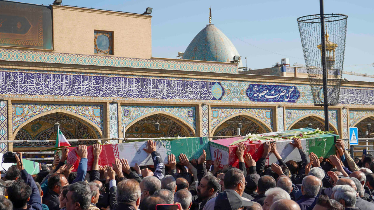 photo 2025 11 24 10 24 28 3 - تصاویر / تشییع پیکر مطهر شهدای گمنام در شیراز سومین حرم اهل بیت علیهم السلام