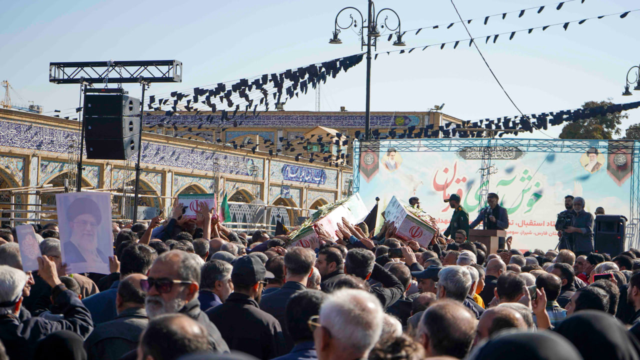 photo 2025 11 24 10 24 28 4 - تصاویر / تشییع پیکر مطهر شهدای گمنام در شیراز سومین حرم اهل بیت علیهم السلام