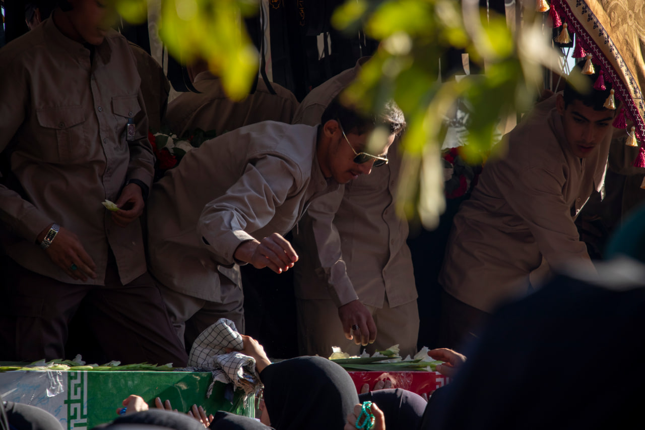 photo 2025 11 24 11 07 43 2 - تصاویر / تشییع پیکر مطهر شهدای گمنام در شیراز سومین حرم اهل بیت علیهم السلام