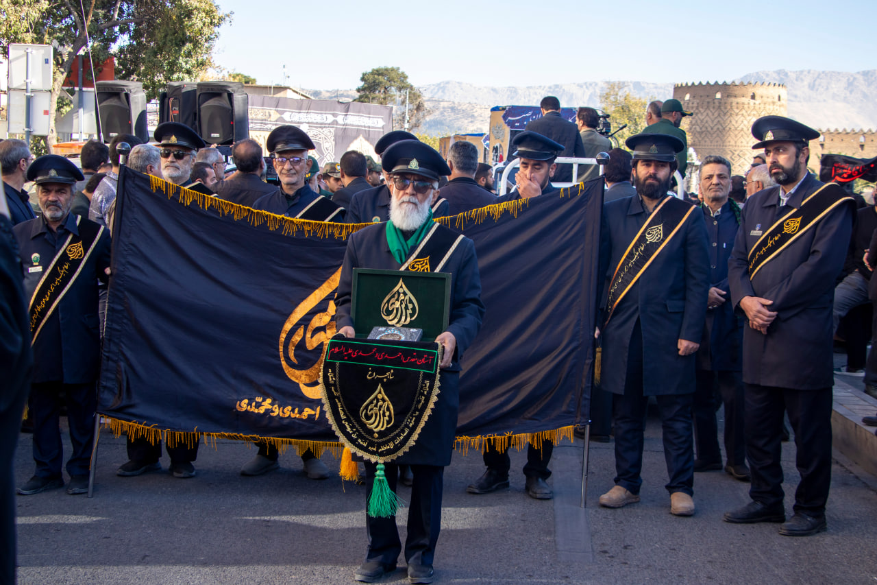 photo 2025 11 24 11 07 45 2 - تصاویر / تشییع پیکر مطهر شهدای گمنام در شیراز سومین حرم اهل بیت علیهم السلام