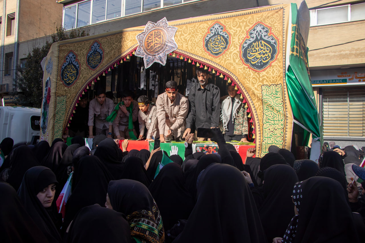 photo 2025 11 24 11 07 47 4 - تصاویر / تشییع پیکر مطهر شهدای گمنام در شیراز سومین حرم اهل بیت علیهم السلام