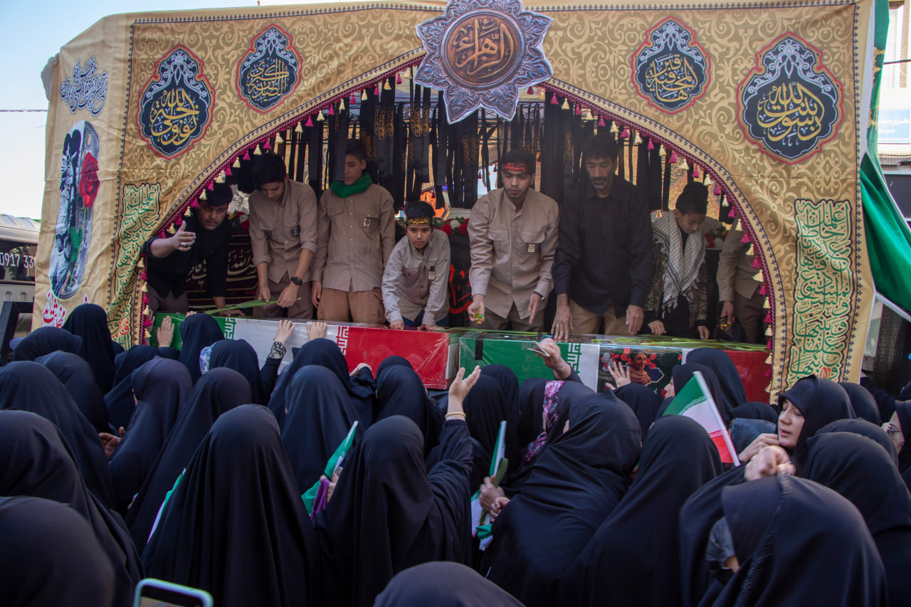 photo 2025 11 24 11 07 48 3 - تصاویر / تشییع پیکر مطهر شهدای گمنام در شیراز سومین حرم اهل بیت علیهم السلام
