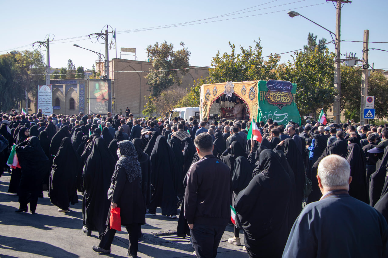 photo 2025 11 24 11 07 49 2 - تصاویر / تشییع پیکر مطهر شهدای گمنام در شیراز سومین حرم اهل بیت علیهم السلام