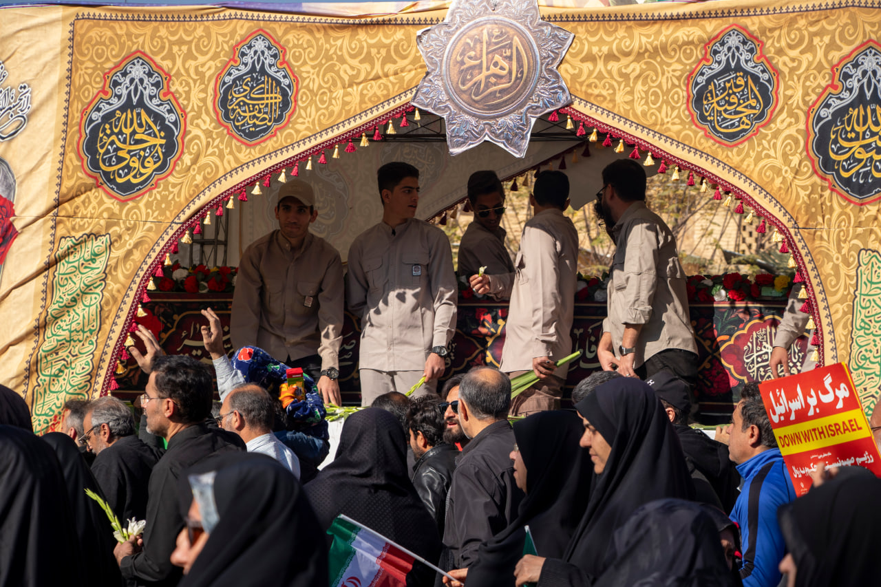 photo 2025 11 24 11 07 50 2 - تصاویر / تشییع پیکر مطهر شهدای گمنام در شیراز سومین حرم اهل بیت علیهم السلام