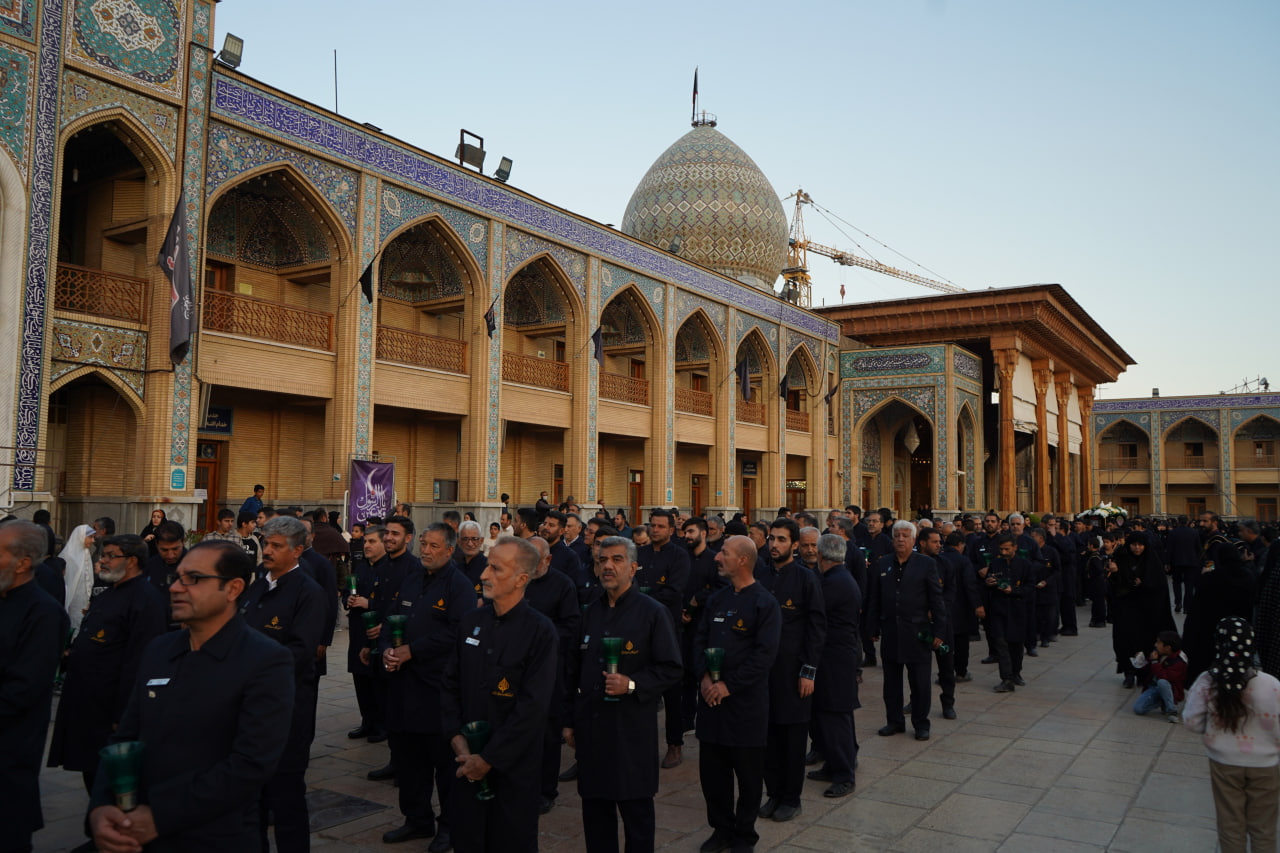 photo 2025 11 24 20 23 43 - آیین لاله گردانی و عزاداری شام شهادت حضرت فاطمه سلام الله علیها در حرم مطهر حضرت شاهچراغ علیه السلام