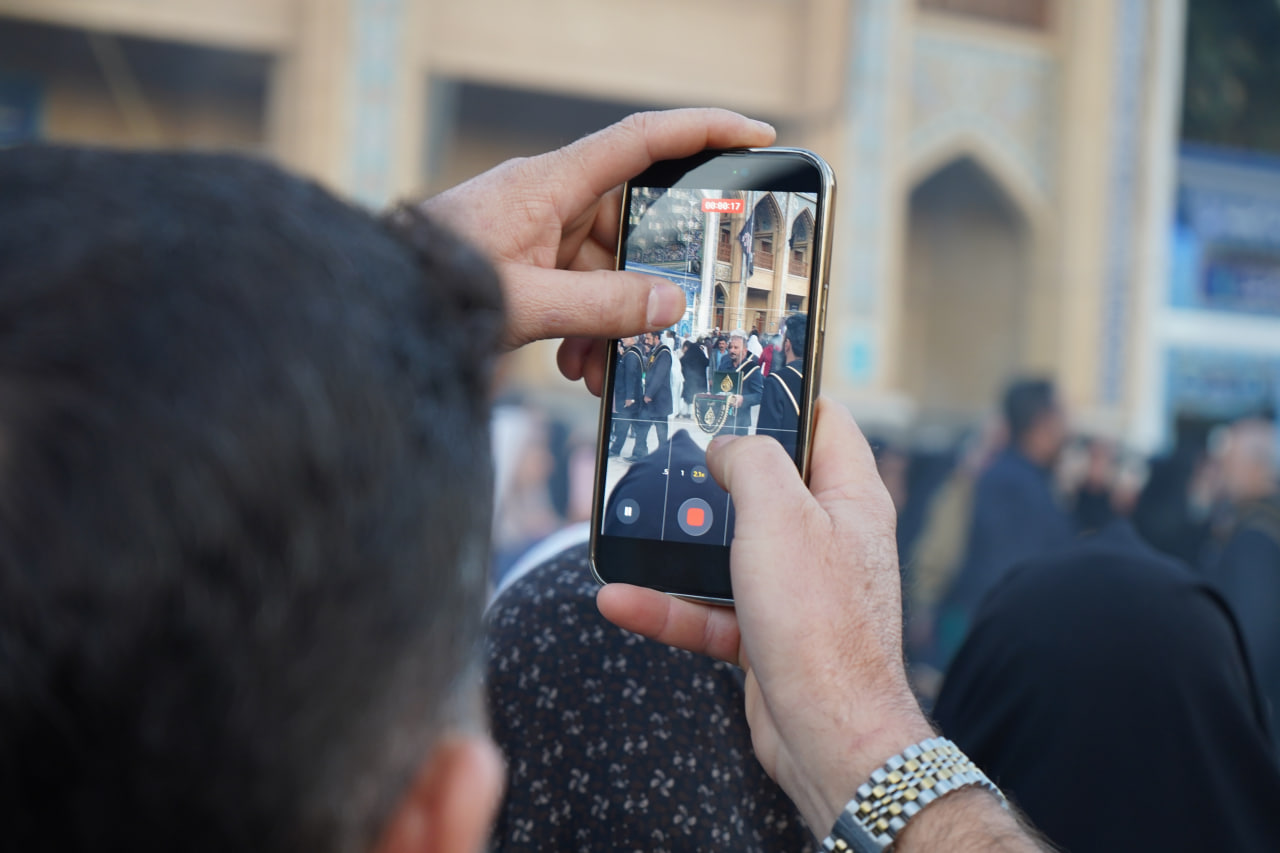 photo 2025 11 24 20 23 47 - آیین لاله گردانی و عزاداری شام شهادت حضرت فاطمه سلام الله علیها در حرم مطهر حضرت شاهچراغ علیه السلام