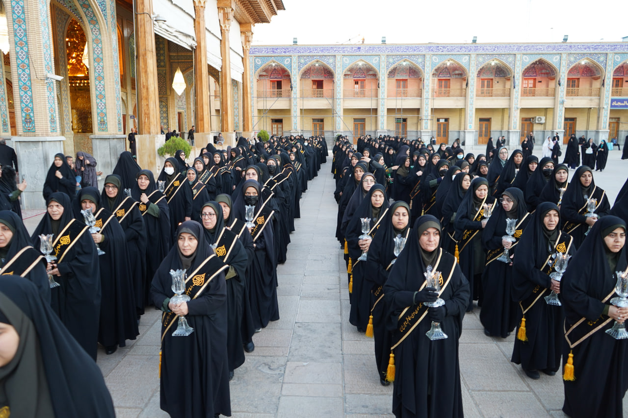 photo 2025 11 24 20 23 53 - آیین لاله گردانی و عزاداری شام شهادت حضرت فاطمه سلام الله علیها در حرم مطهر حضرت شاهچراغ علیه السلام