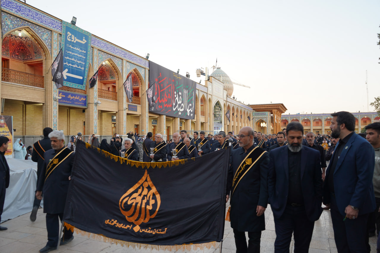 photo 2025 11 24 20 23 59 - آیین لاله گردانی و عزاداری شام شهادت حضرت فاطمه سلام الله علیها در حرم مطهر حضرت شاهچراغ علیه السلام