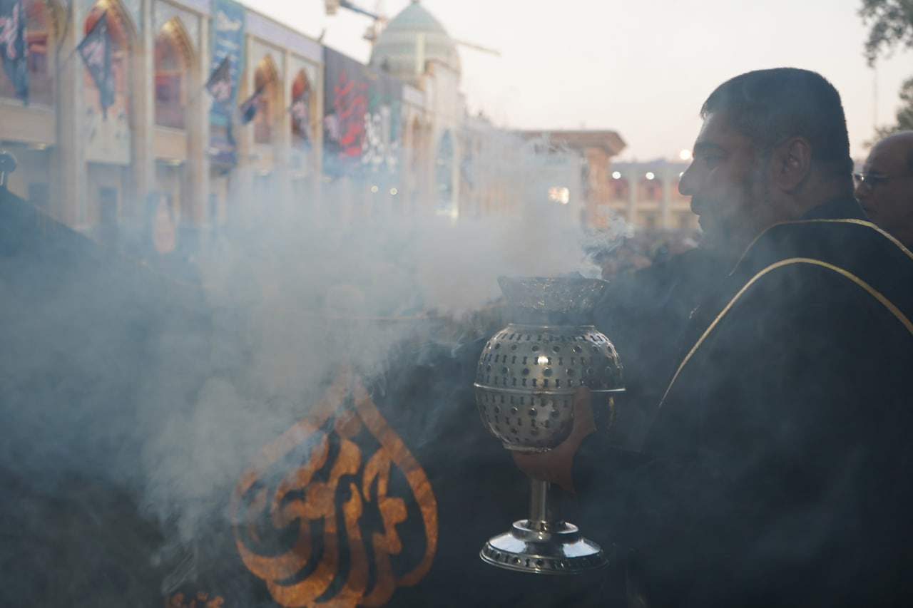 photo 2025 11 24 20 24 06 - آیین لاله گردانی و عزاداری شام شهادت حضرت فاطمه سلام الله علیها در حرم مطهر حضرت شاهچراغ علیه السلام