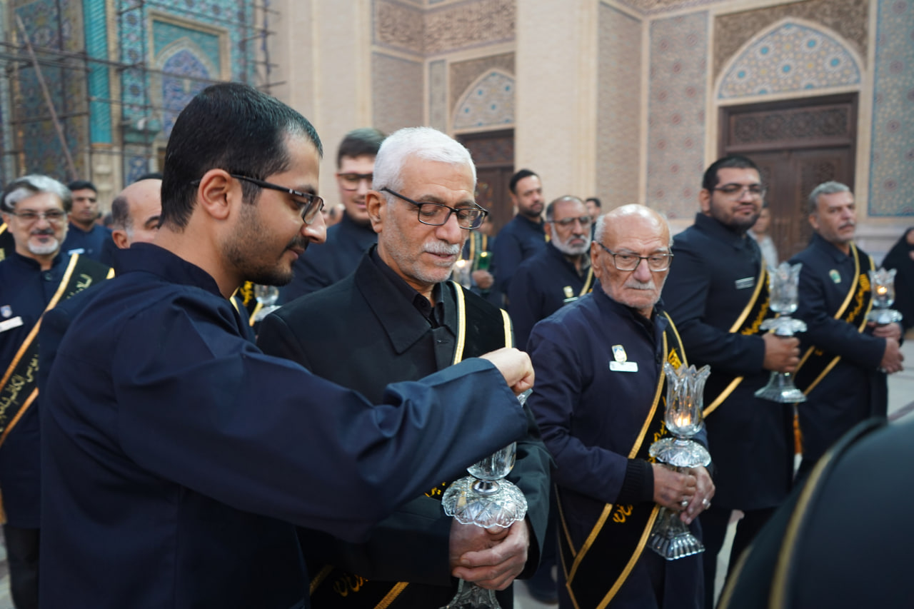 photo 2025 11 24 20 24 08 - آیین لاله گردانی و عزاداری شام شهادت حضرت فاطمه سلام الله علیها در حرم مطهر حضرت شاهچراغ علیه السلام