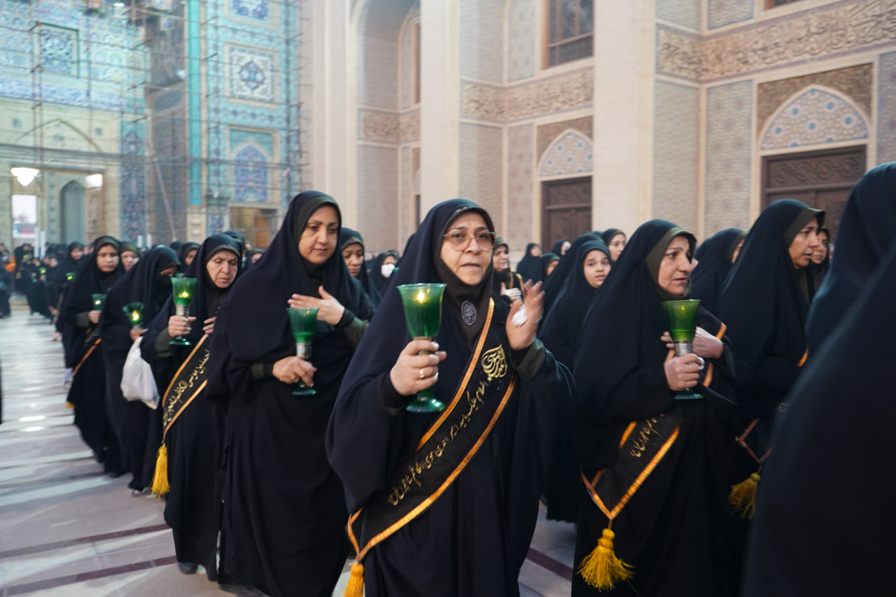 photo 2025 11 24 20 24 11 2 - آیین لاله گردانی و عزاداری شام شهادت حضرت فاطمه سلام الله علیها در حرم مطهر حضرت شاهچراغ علیه السلام