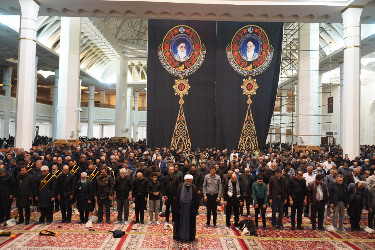 photo 2025 11 24 20 24 22 - آیین لاله گردانی و عزاداری شام شهادت حضرت فاطمه سلام الله علیها در حرم مطهر حضرت شاهچراغ علیه السلام