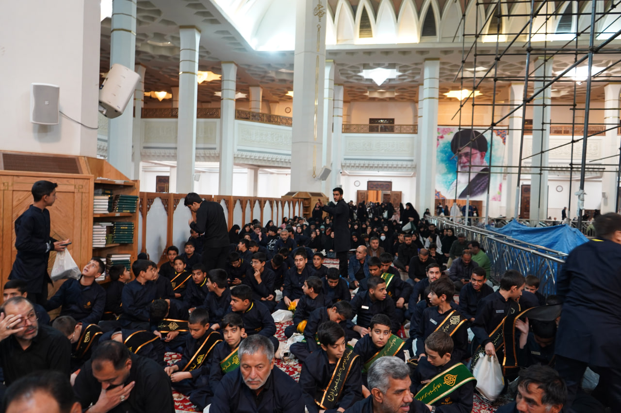 photo 2025 11 24 20 24 26 - آیین لاله گردانی و عزاداری شام شهادت حضرت فاطمه سلام الله علیها در حرم مطهر حضرت شاهچراغ علیه السلام