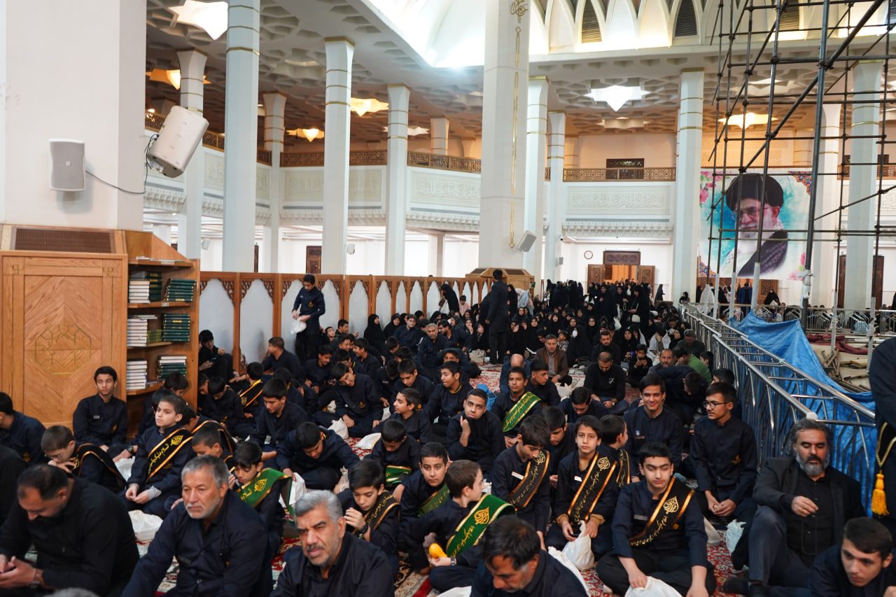 photo 2025 11 24 20 24 27 - آیین لاله گردانی و عزاداری شام شهادت حضرت فاطمه سلام الله علیها در حرم مطهر حضرت شاهچراغ علیه السلام