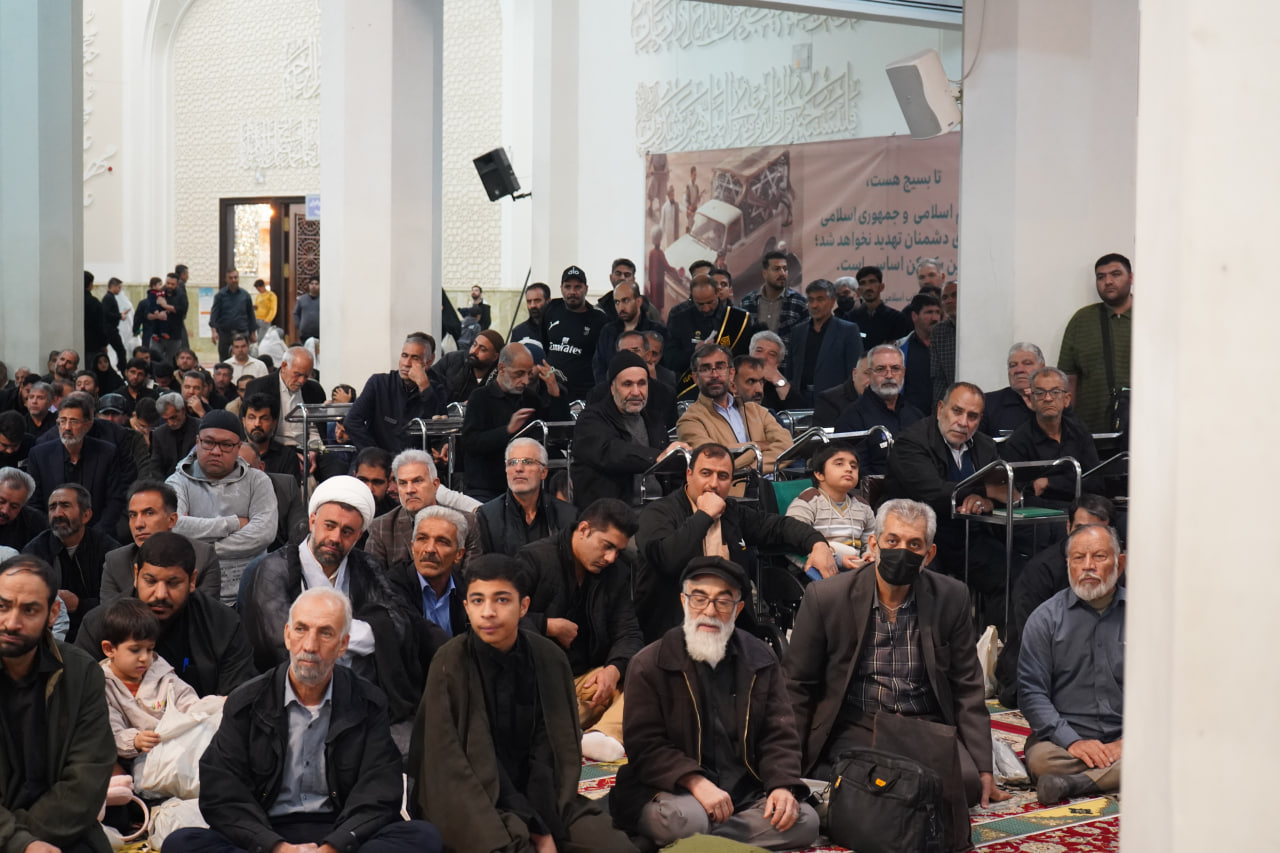 photo 2025 11 24 20 24 34 - آیین لاله گردانی و عزاداری شام شهادت حضرت فاطمه سلام الله علیها در حرم مطهر حضرت شاهچراغ علیه السلام