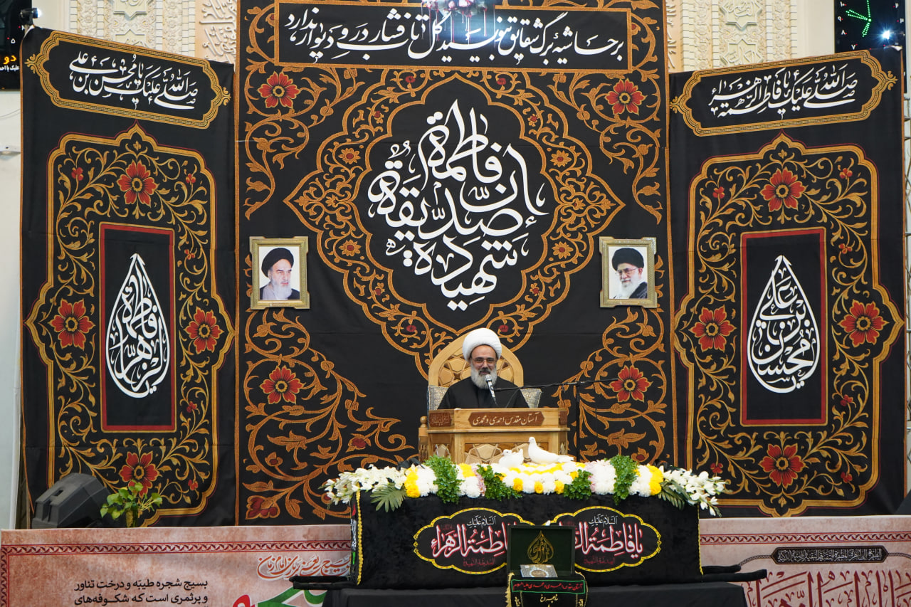 photo 2025 11 24 20 24 35 2 - آیین لاله گردانی و عزاداری شام شهادت حضرت فاطمه سلام الله علیها در حرم مطهر حضرت شاهچراغ علیه السلام