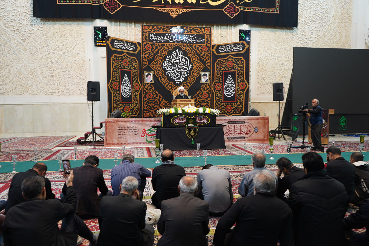 photo 2025 11 24 20 24 35 - آیین لاله گردانی و عزاداری شام شهادت حضرت فاطمه سلام الله علیها در حرم مطهر حضرت شاهچراغ علیه السلام