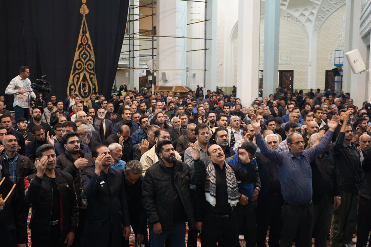 photo 2025 11 24 20 24 37 - آیین لاله گردانی و عزاداری شام شهادت حضرت فاطمه سلام الله علیها در حرم مطهر حضرت شاهچراغ علیه السلام