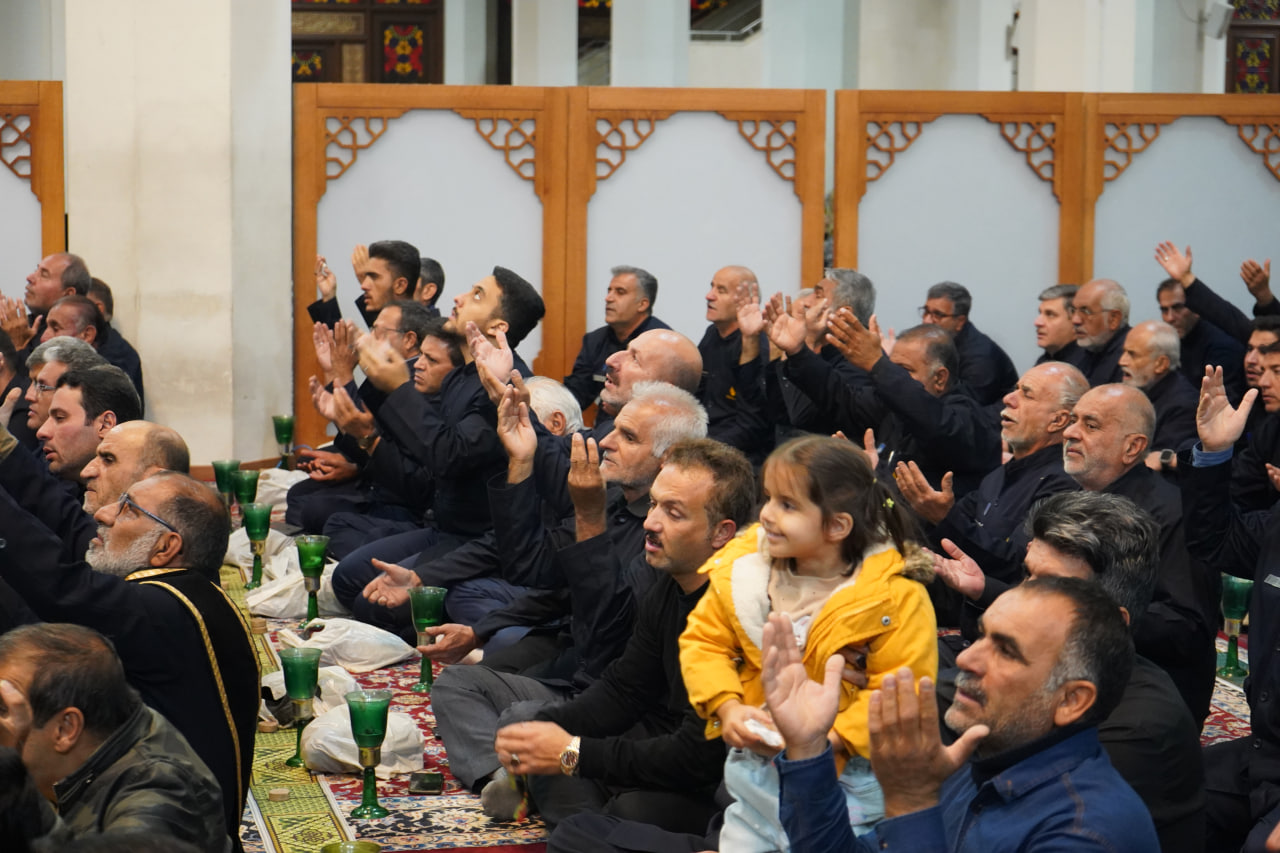 photo 2025 11 24 20 24 38 2 - آیین لاله گردانی و عزاداری شام شهادت حضرت فاطمه سلام الله علیها در حرم مطهر حضرت شاهچراغ علیه السلام