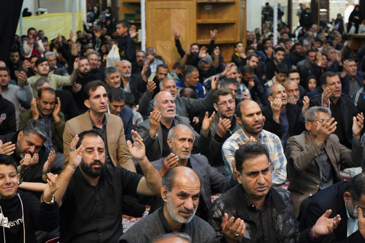 photo 2025 11 24 20 24 38 - آیین لاله گردانی و عزاداری شام شهادت حضرت فاطمه سلام الله علیها در حرم مطهر حضرت شاهچراغ علیه السلام