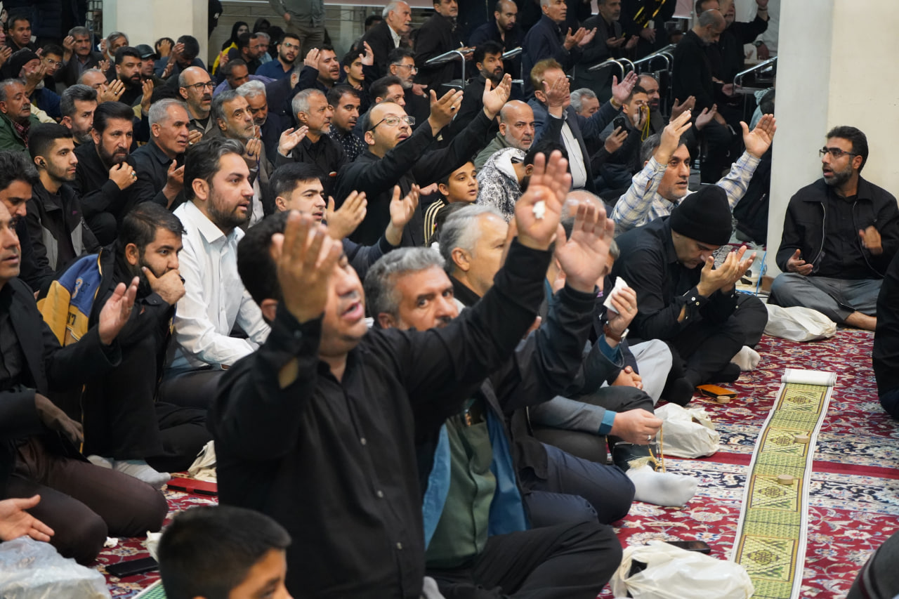 photo 2025 11 24 20 24 39 - آیین لاله گردانی و عزاداری شام شهادت حضرت فاطمه سلام الله علیها در حرم مطهر حضرت شاهچراغ علیه السلام