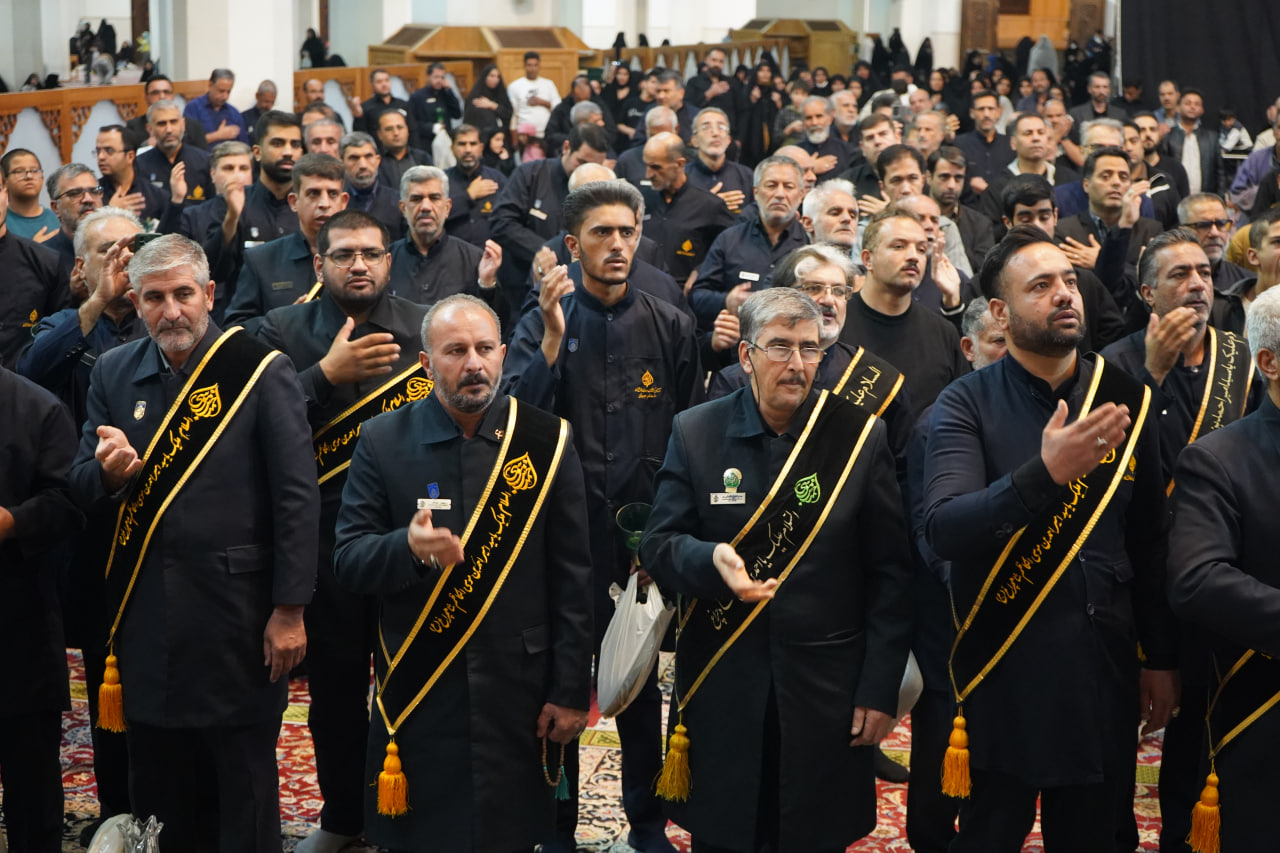 photo 2025 11 24 20 24 43 - آیین لاله گردانی و عزاداری شام شهادت حضرت فاطمه سلام الله علیها در حرم مطهر حضرت شاهچراغ علیه السلام