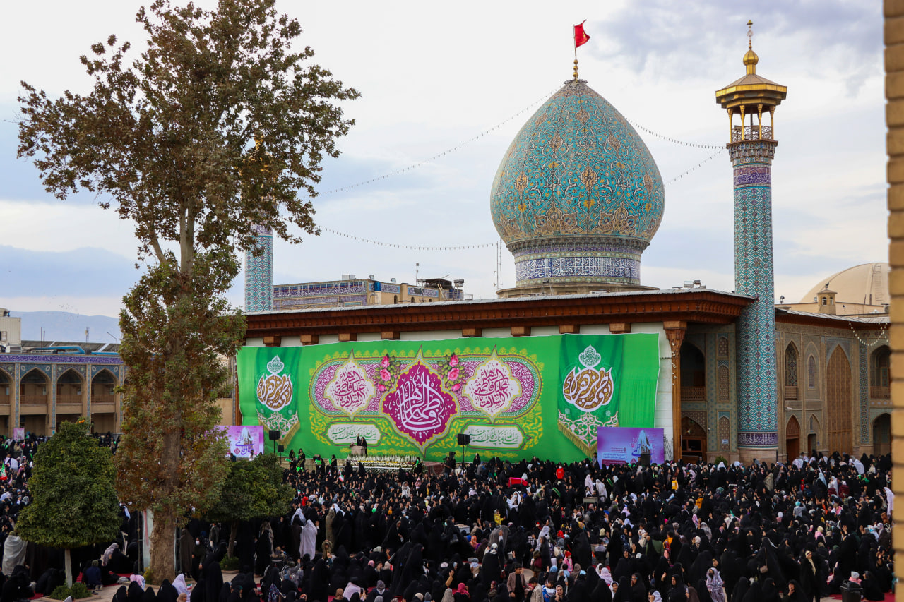 photo 2025 12 10 20 08 59 - میثاق فاطمی | اجتماع بزرگ بانوان مدافع حریم عفاف، حجاب و خانواده به‌مناسبت ولادت باسعادت حضرت فاطمة الزهرا سلام الله علیها در حرم مطهر حضرت شاهچراغ علیه السلام