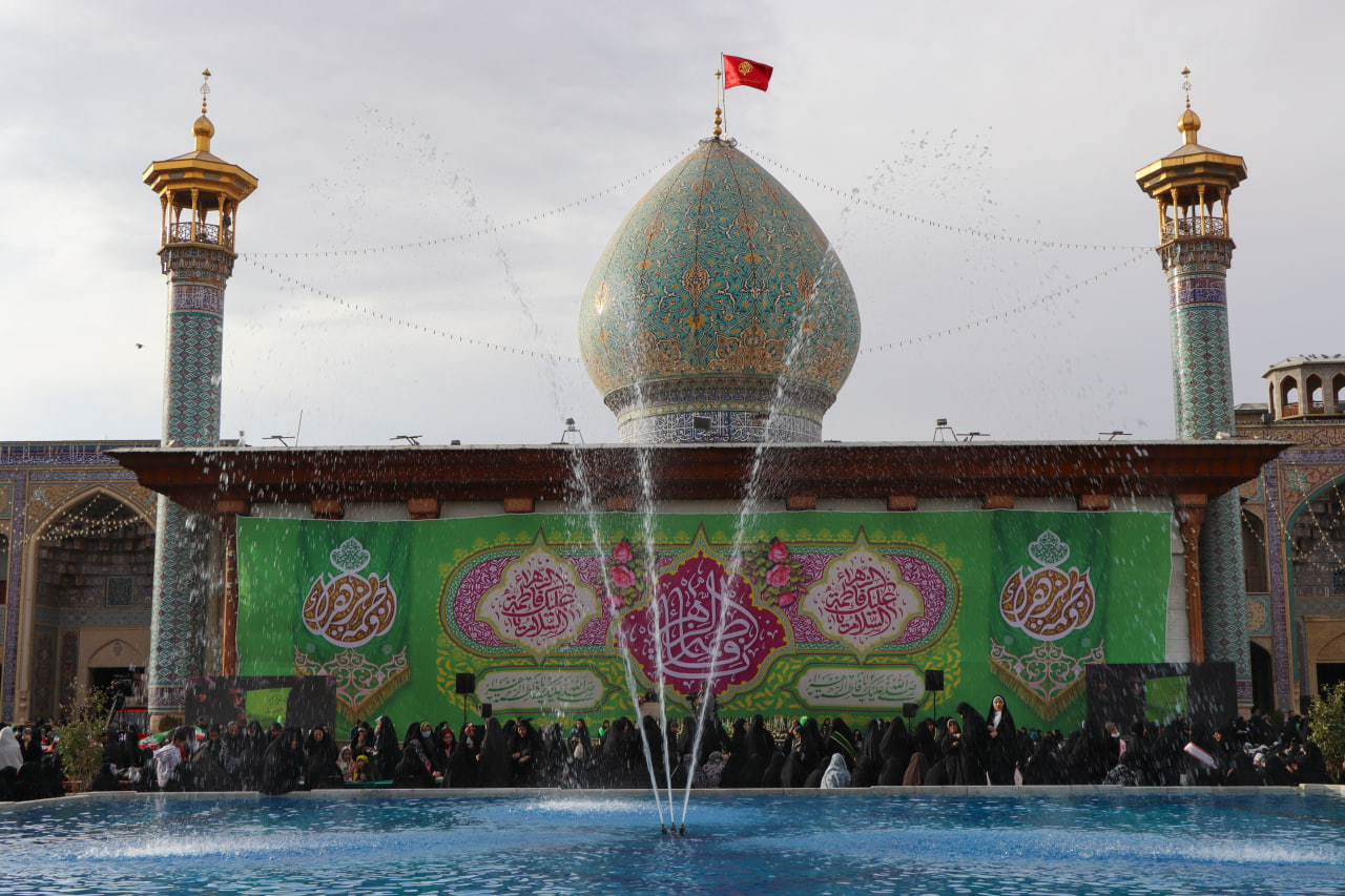 photo 2025 12 10 20 09 03 - میثاق فاطمی | اجتماع بزرگ بانوان مدافع حریم عفاف، حجاب و خانواده به‌مناسبت ولادت باسعادت حضرت فاطمة الزهرا سلام الله علیها در حرم مطهر حضرت شاهچراغ علیه السلام