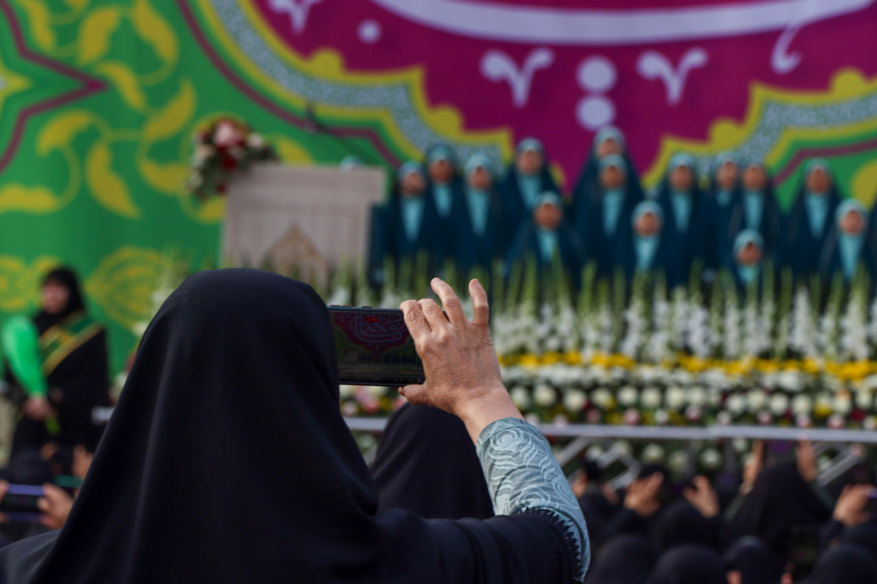 photo 2025 12 10 20 09 05 4 1 - میثاق فاطمی | اجتماع بزرگ بانوان مدافع حریم عفاف، حجاب و خانواده به‌مناسبت ولادت باسعادت حضرت فاطمة الزهرا سلام الله علیها در حرم مطهر حضرت شاهچراغ علیه السلام