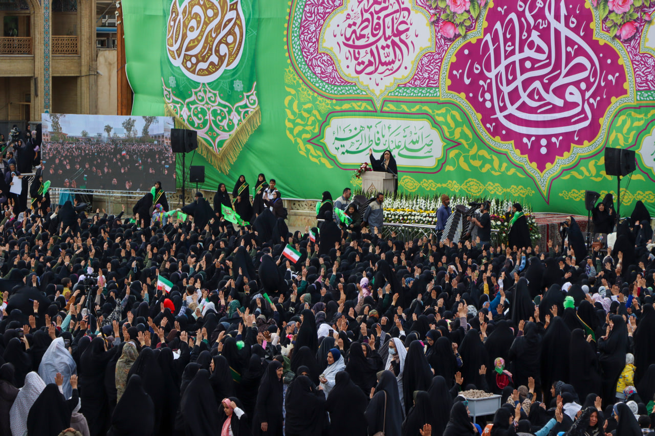 photo 2025 12 10 20 09 06 3 - میثاق فاطمی | اجتماع بزرگ بانوان مدافع حریم عفاف، حجاب و خانواده به‌مناسبت ولادت باسعادت حضرت فاطمة الزهرا سلام الله علیها در حرم مطهر حضرت شاهچراغ علیه السلام