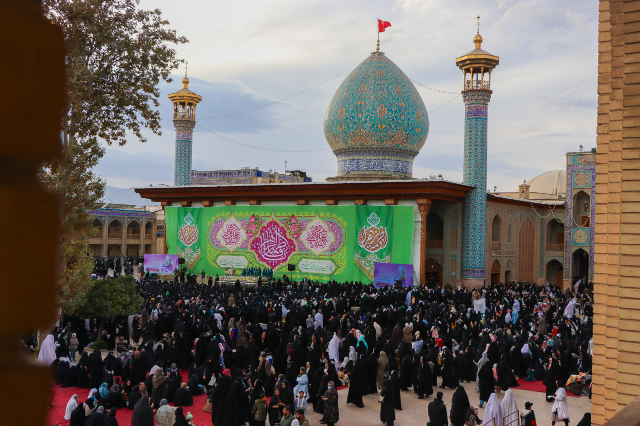photo 2025 12 10 20 09 06 - میثاق فاطمی | اجتماع بزرگ بانوان مدافع حریم عفاف، حجاب و خانواده به‌مناسبت ولادت باسعادت حضرت فاطمة الزهرا سلام الله علیها در حرم مطهر حضرت شاهچراغ علیه السلام