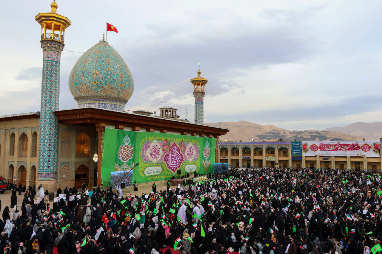 photo 2025 12 10 20 09 09 - میثاق فاطمی | اجتماع بزرگ بانوان مدافع حریم عفاف، حجاب و خانواده به‌مناسبت ولادت باسعادت حضرت فاطمة الزهرا سلام الله علیها در حرم مطهر حضرت شاهچراغ علیه السلام