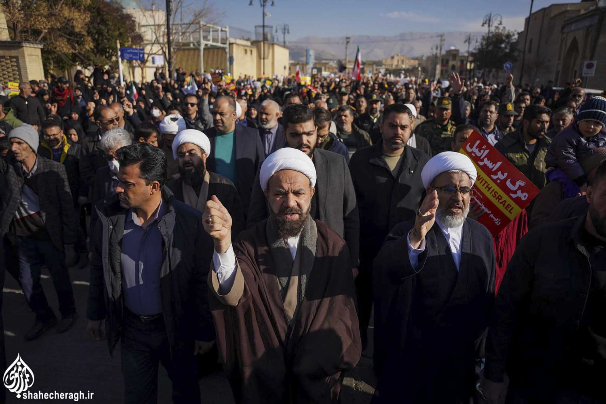 تشییع شهیدان استوار یکم مسلم مهدوی نسب و استوار یکم مسلم قاسم عزیزی در سوّمین حرم اهلبیت علیهم السلام شهید حرم شاهچراغ علیه السلام - تشییع شهیدان استوار یکم مسلم مهدوی نسب و استوار یکم مسلم قاسم عزیزی در سوّمین حرم اهلبیت علیهم السلام