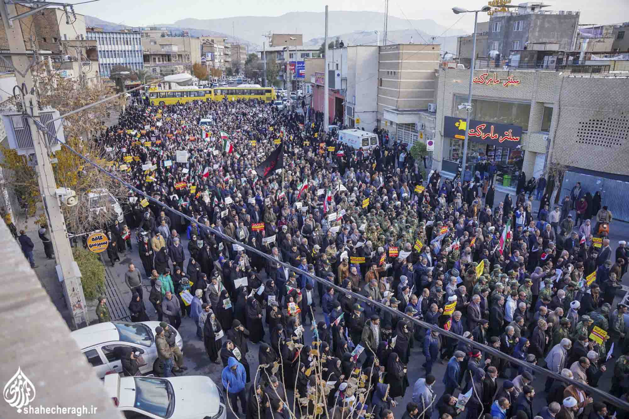 تشییع شهیدان استوار یکم مسلم مهدوی نسب و استوار یکم مسلم قاسم عزیزی در سوّمین حرم اهلبیت علیهم السلام شهید حرم شاهچراغ علیه السلام 1 - تشییع شهیدان استوار یکم مسلم مهدوی نسب و استوار یکم مسلم قاسم عزیزی در سوّمین حرم اهلبیت علیهم السلام