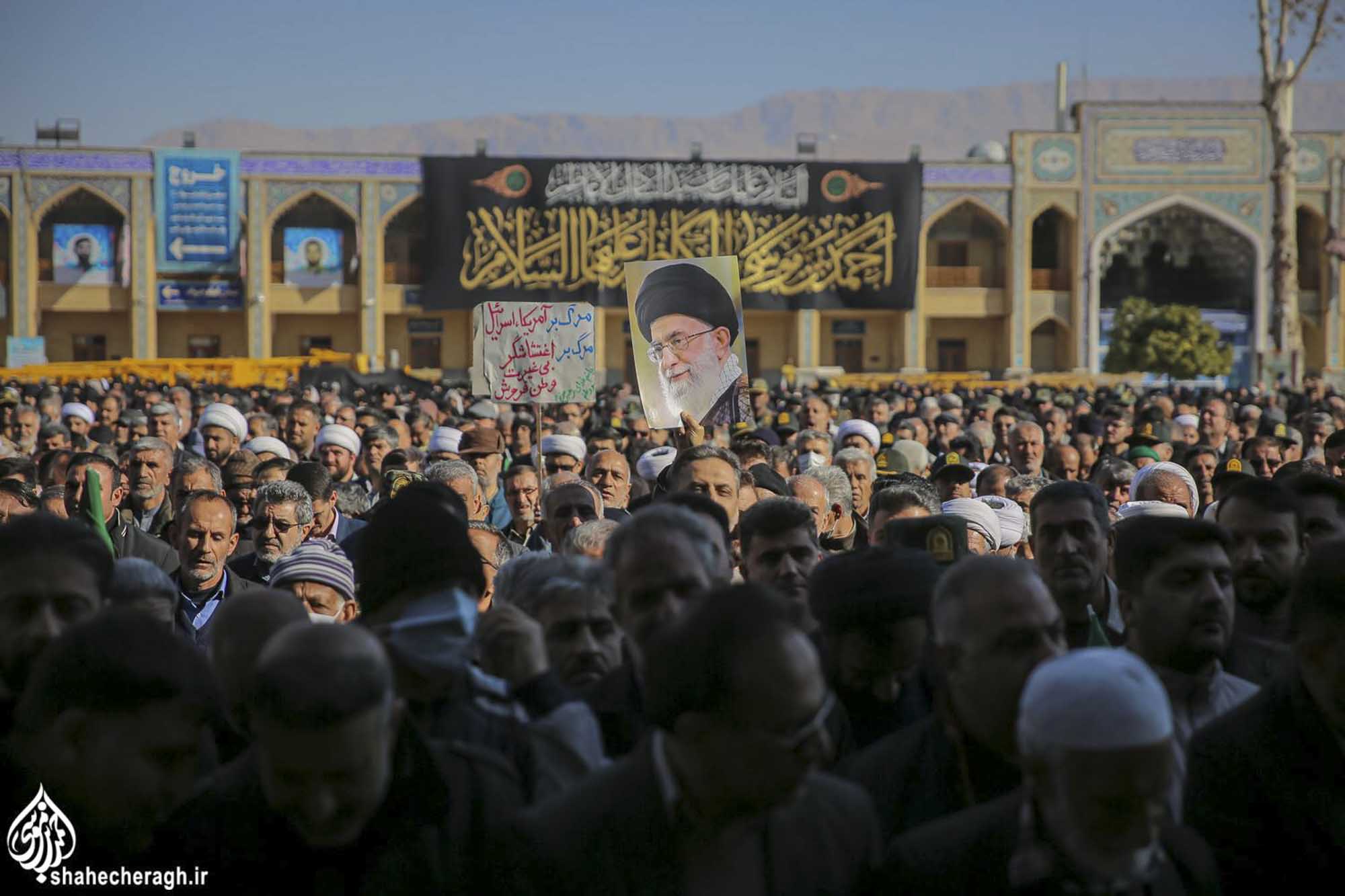 تشییع شهیدان استوار یکم مسلم مهدوی نسب و استوار یکم مسلم قاسم عزیزی در سوّمین حرم اهلبیت علیهم السلام شهید حرم شاهچراغ علیه السلام 14 - تشییع شهیدان استوار یکم مسلم مهدوی نسب و استوار یکم مسلم قاسم عزیزی در سوّمین حرم اهلبیت علیهم السلام