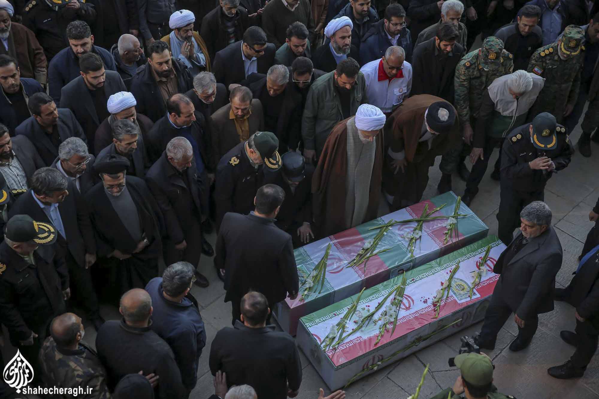 تشییع شهیدان استوار یکم مسلم مهدوی نسب و استوار یکم مسلم قاسم عزیزی در سوّمین حرم اهلبیت علیهم السلام شهید حرم شاهچراغ علیه السلام 15 - تشییع شهیدان استوار یکم مسلم مهدوی نسب و استوار یکم مسلم قاسم عزیزی در سوّمین حرم اهلبیت علیهم السلام