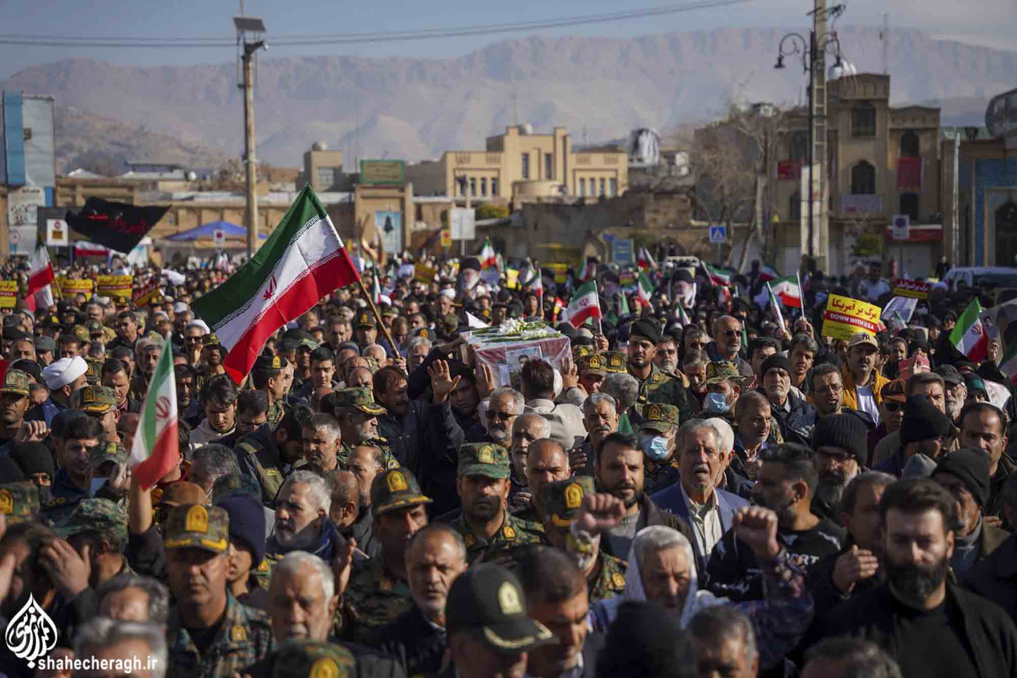 تشییع شهیدان استوار یکم مسلم مهدوی نسب و استوار یکم مسلم قاسم عزیزی در سوّمین حرم اهلبیت علیهم السلام شهید حرم شاهچراغ علیه السلام 3 - تشییع شهیدان استوار یکم مسلم مهدوی نسب و استوار یکم مسلم قاسم عزیزی در سوّمین حرم اهلبیت علیهم السلام